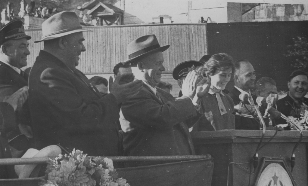 Фотоальбом № 132. Н. С. Хрущёв во Владивостоке, 1959 г.jpg Фотоальбом № 132. Н. С. Хрущёв во Владивостоке, 1959 г.jpg