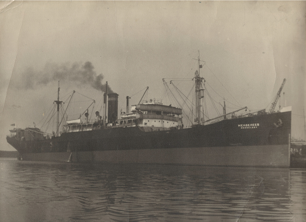 Пароход «Менделеев», которым командовала Щетинина Анна Ивановна. 1948 г. ГАПК, фонд Р-1208.Оп.1.Д.27.Л.2 Пароход «Менделеев», которым командовала Щетинина Анна Ивановна. 1948 г. ГАПК, фонд Р-1208.Оп.1.Д.27.Л.2